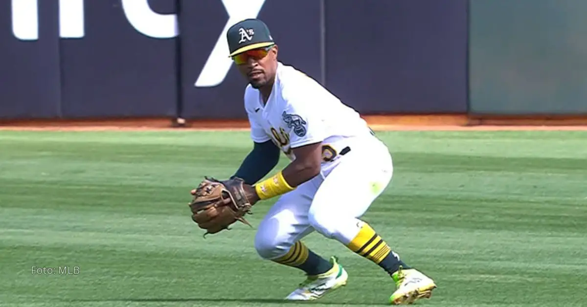 Tony Kemp con el uniforme de Oakland Athletics antes de pasar a Cincinnati Reds