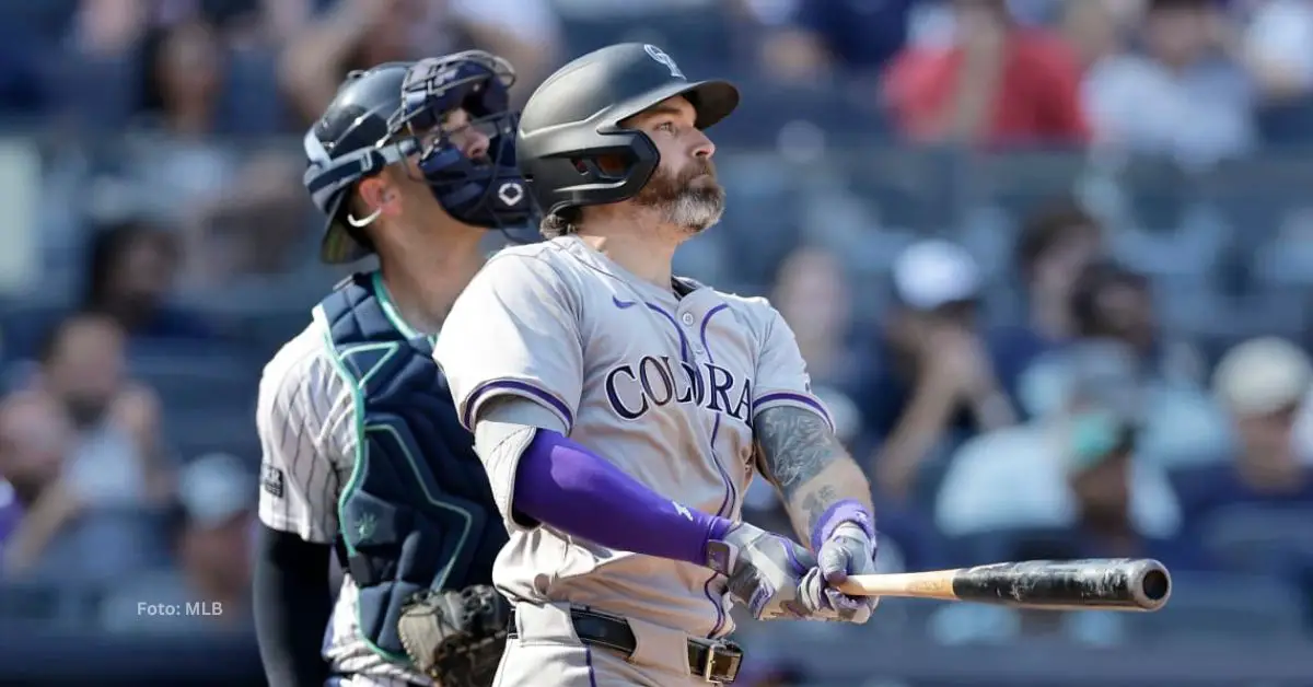 Jake Cave conectando jonrón ante New York Yankees