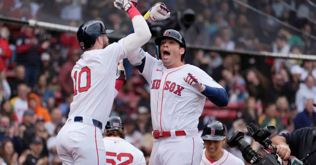 Triston Casas celebrando tras conectar uno de sus tres jonrones de la jornada con Boston Red Sox